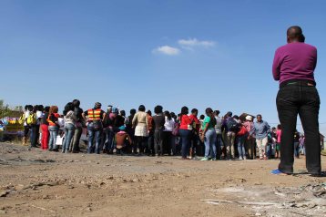 bashin looking at da crowd_9657