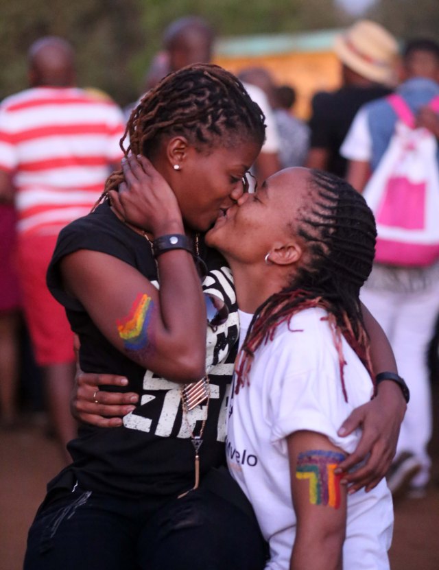 2013 Sept. 30: Intimate kisses at Soweto Pride 2013