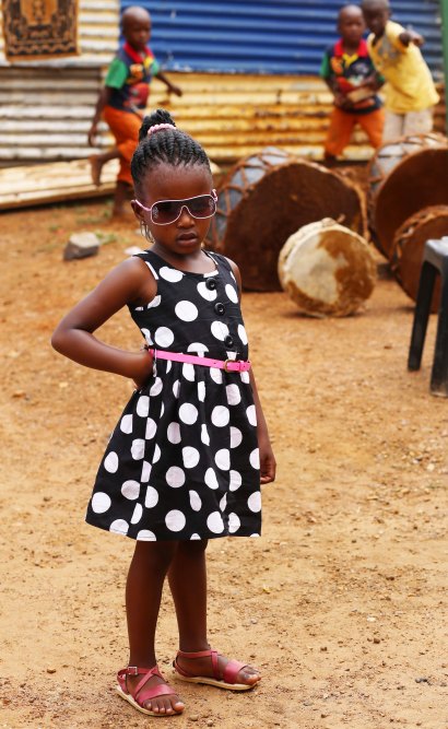 girl in black & white_1741