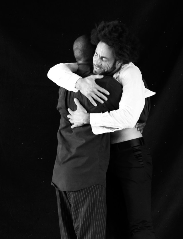 Lucky & Ronnie embrace sm_4604