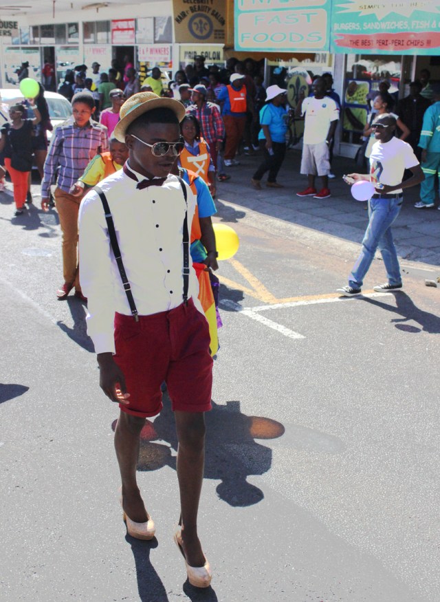 2014 May 10 Maroon shorts with heels_7034 sm