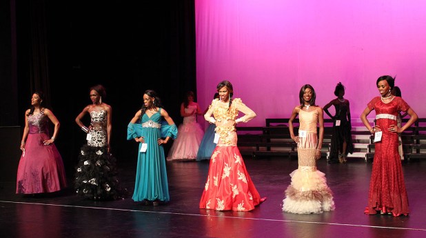 Mr Carter performing almost naked...