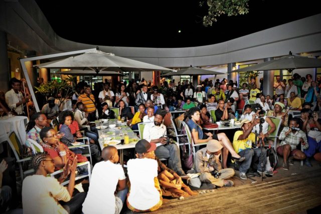 406850_10200116052443746_667204275_n