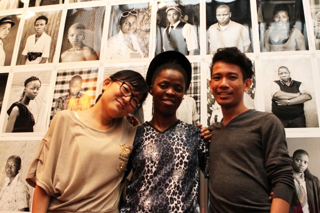 Muholi with Zahian & Eve_9311