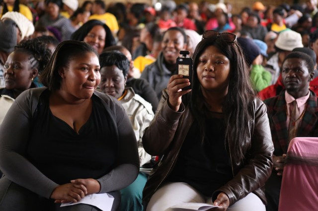 a woman with the camera_0427