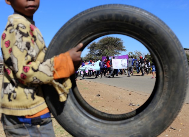 marchers on way to the cemetery_1256