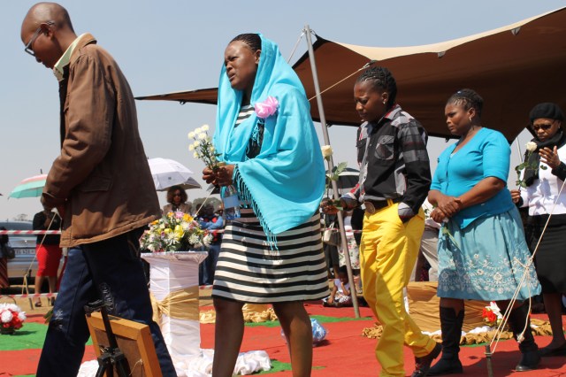 friends and family members_4028