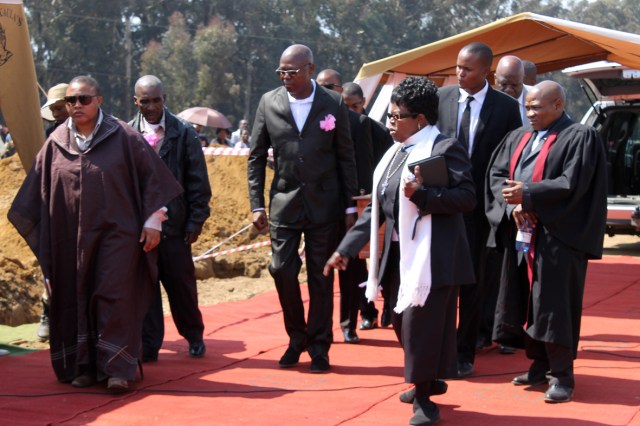 Paddy Nhlapo & Sentoedi_3994