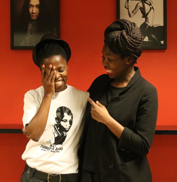 2014 Nov. 26 Sharing laughter_9118