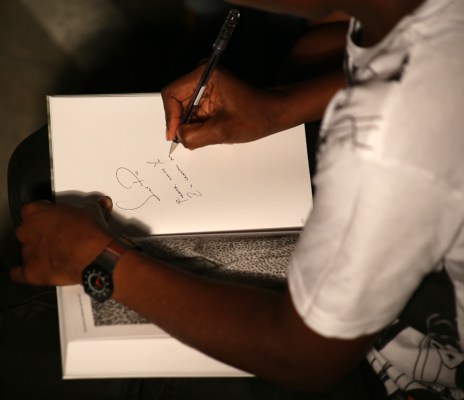 2014 Nov. 7 Muholi signing book for SlyPod_5517