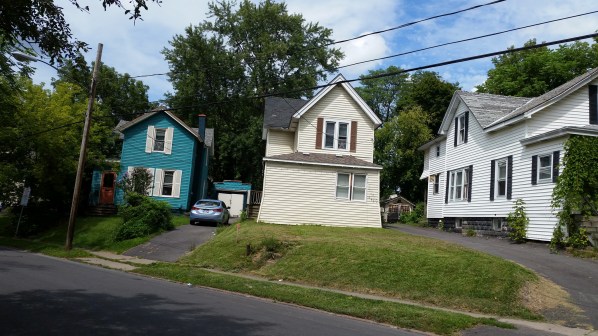 The neighborhood is so clean...