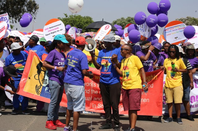 2015 Sept. 26 Activists in front_5975