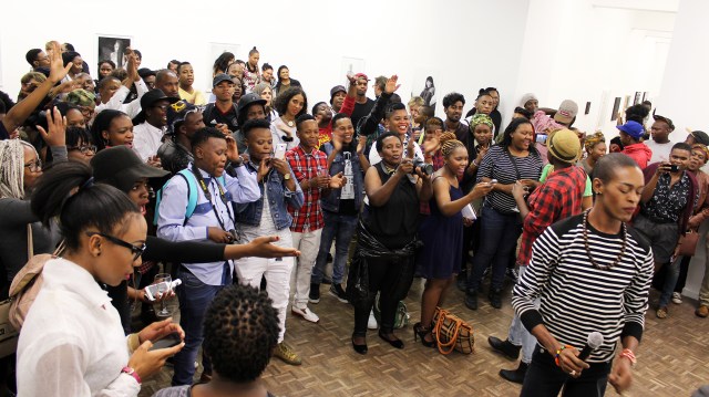 2015 Nov. 19 Candice entertain_9907